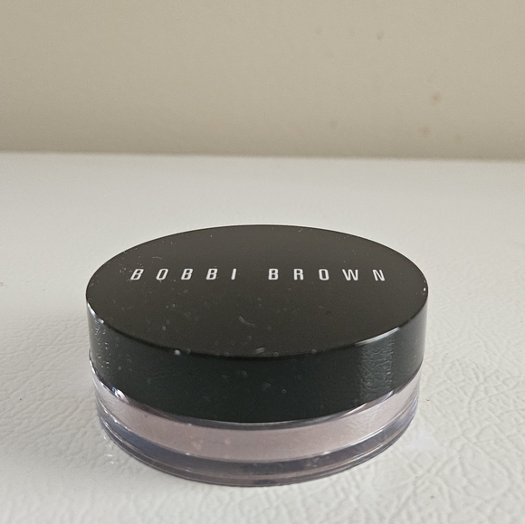 NWT Bobbi Brown Retouching Loose Powder in Rose 8g - Picture 4 of 4